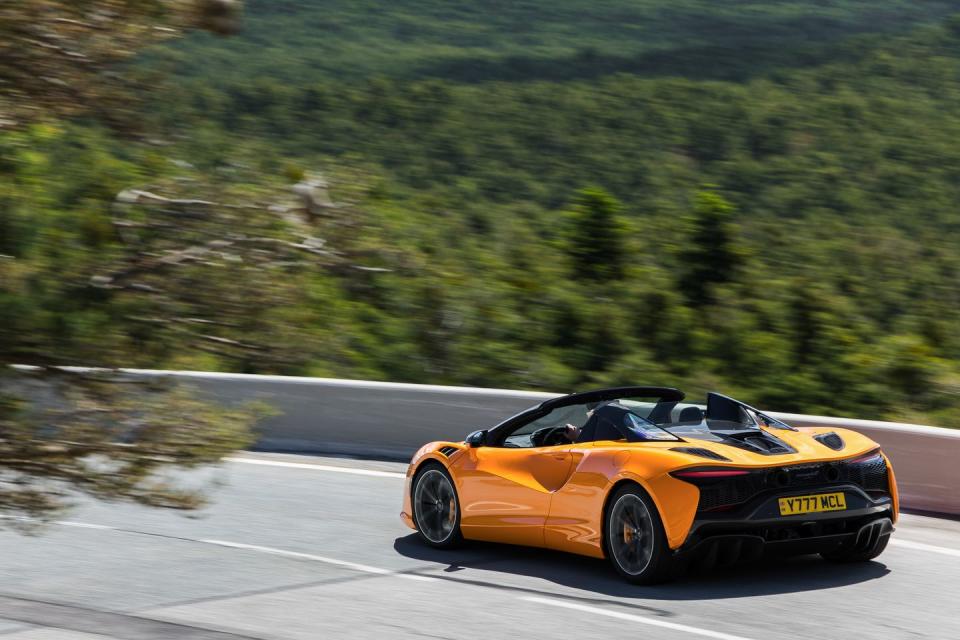 2025 mclaren artura spider