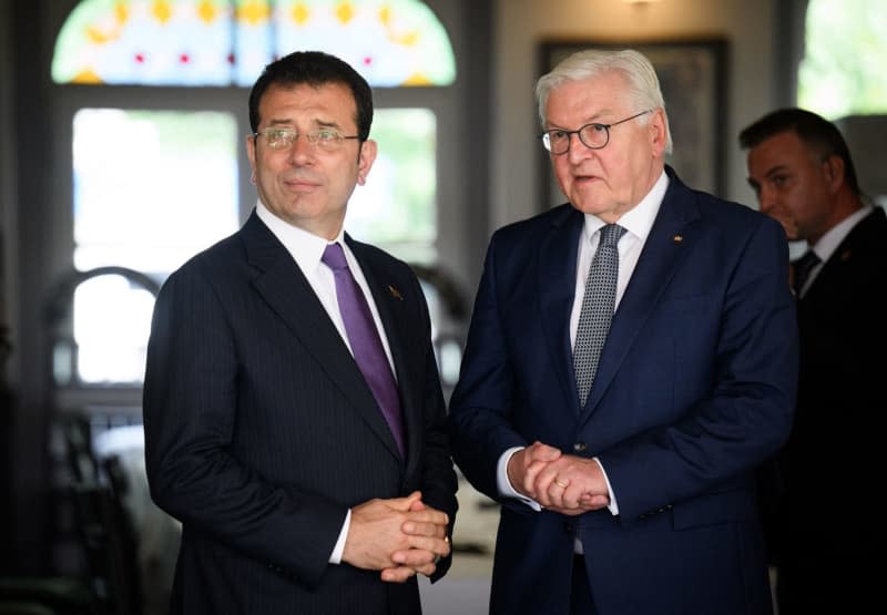 German President Frank-Walter Steinmeier (R) and Ekrem Imamoglu, Mayor of Istanbul, meet for talks at Istanbul Sirkeci station. President Steinmeier is on a three-day official visit to Turkey. The occasion of the trip is the 100th anniversary of the establishment of diplomatic relations between Germany and Turkey. Bernd von Jutrczenka/dpa