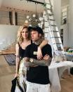 <p>Chiara Ferragni e Fedez, uniti più che mai, hanno postato su Instagram la foto della nuova casa di Milano, raccogliendo quasi 500mila like (foto: Instagram) </p>