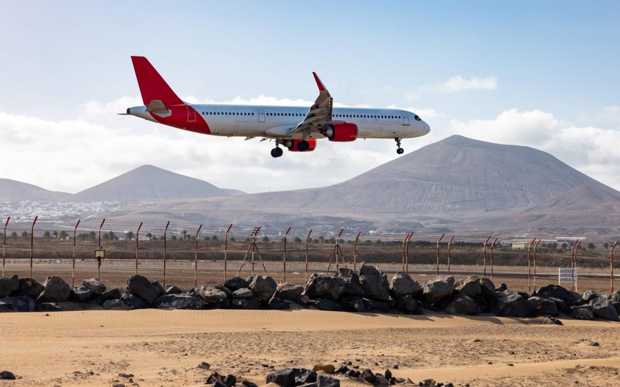 Researchers found aircraft ingest more dust while they are performing holding patterns before landing