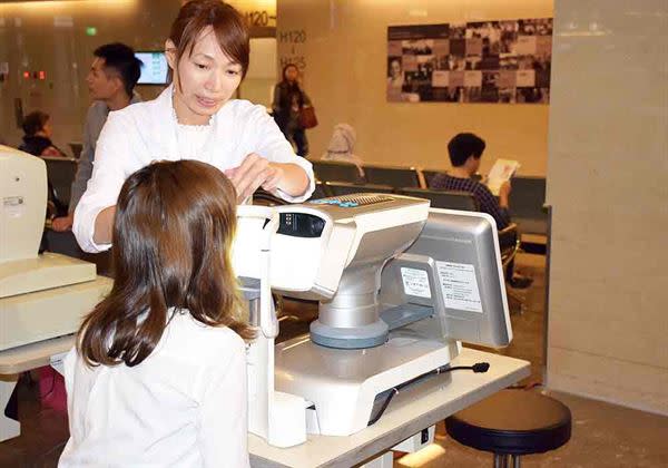 亞東醫院成立全台唯一的乾眼症中心，幫助民眾檢測，找出病因治療。(圖片提供／亞東醫院)