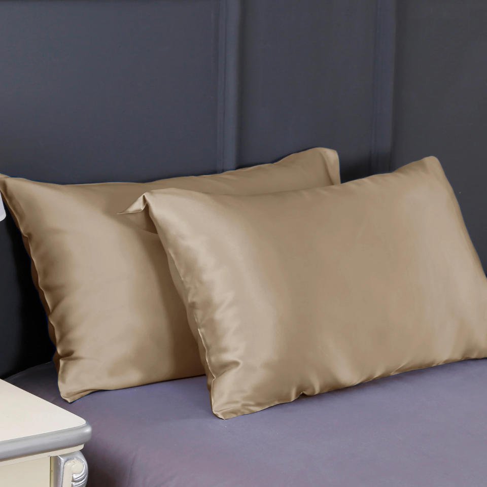 19 Momme Terse Envelope Silk Pillowcase in taupe