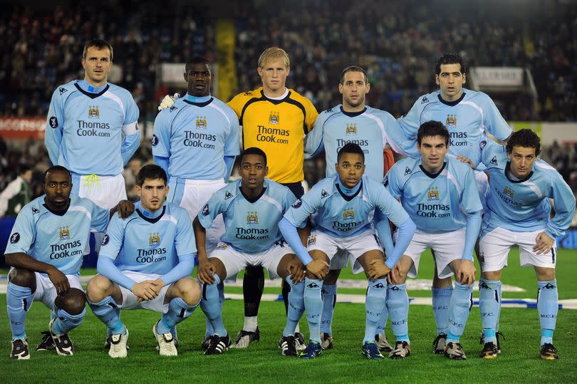 Elano lines up with his City teammates