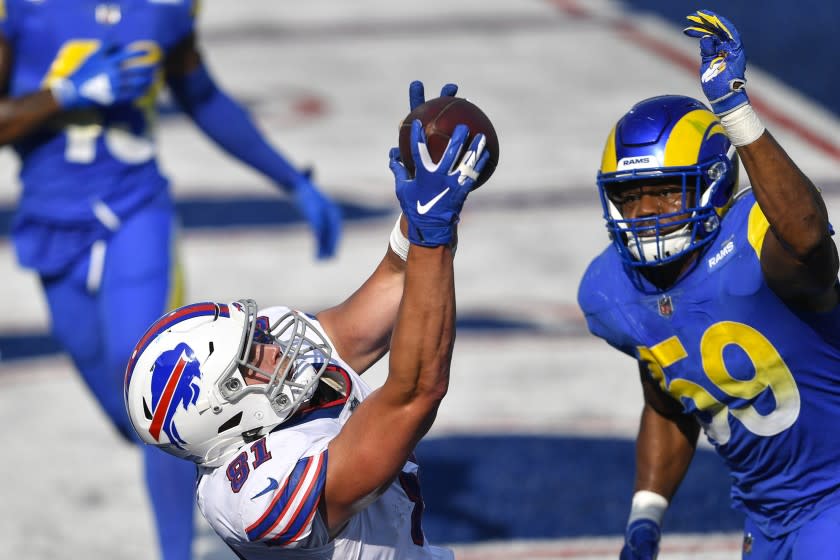 Buffalo Bills' Tyler Kroft (81) catches a pass for a touchdown in front of Los Angeles Rams' Micah Kiser.