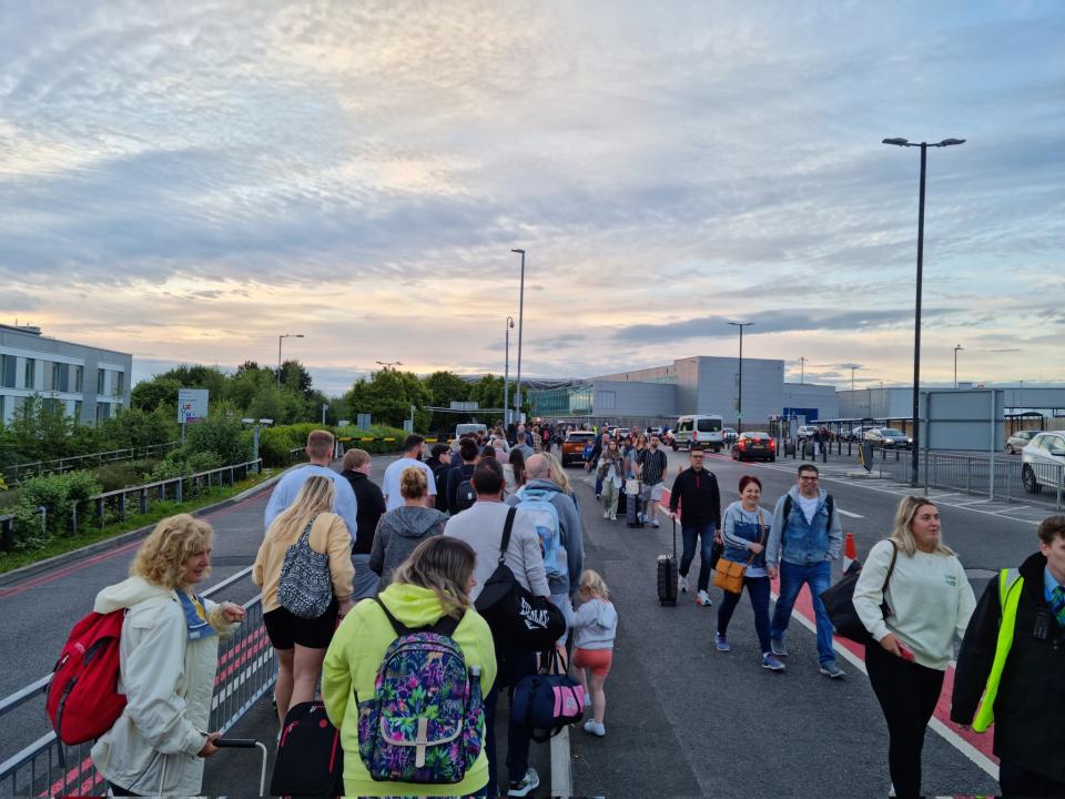 The queue at 5am. (Paul Trueman)