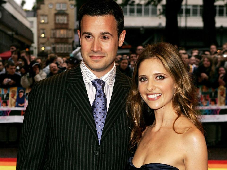 Ein glückliches Händchen hatte Sarah Michelle Gellar auch bei der Partnerwahl: Seit 2002 ist sie mit ihrem Kollegen Freddie Prinze jr. verheiratet. Die beiden haben zwei Kinder und führen eine bisher skandalfreie Ehe. (Bild: Claire Greenway/Getty Images)