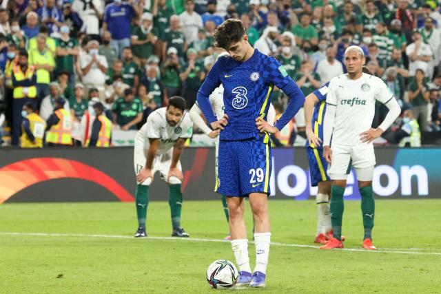 Piquerez of Palmeiras drives the ball the ball during a match