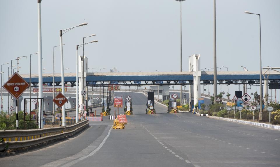 MUMBAI, INDIA - MARCH 25: Bandra-worli Sealink toll naka service closed during restrictions on citizens' movement on account of Section 144 due to COVID 19 pandemic, on March 25, 2020 in Mumbai, India. Prime Minister Narendra Modi on Tuesday announced complete lockdown of the entire country, as part of the governments stringent efforts to tackle coronavirus disease Covid-19. This lockdown will be in place for 21 days and more stringent than Janta Curfew. Although, ration shops, groceries, fruits and vegetable shops, dairy and milk booths, meat and fish shops, animal fodder will remain open during the 21-day lockdown. (Photo by Satyabrata Tripathy/Hindustan Times via Getty Images)