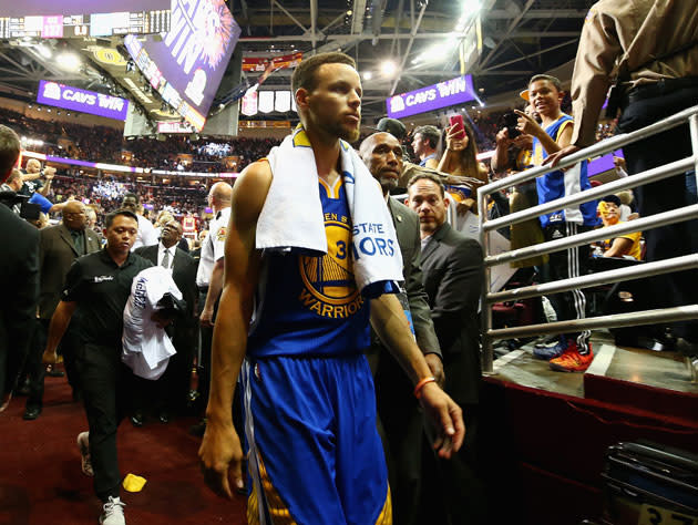 Stephen Curry Drops 41 Points in Warriors' Comeback Win Over Bucks