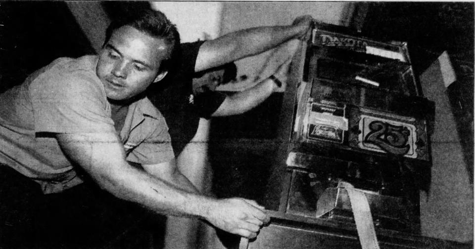 Workers unload a gambling machine at a Department of Public Safety warehouse. (Published June 6, 1992)