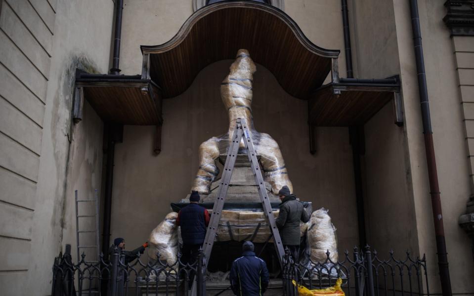 Statues are wrapped up around Lviv Town Hall  - Anadolu Agency