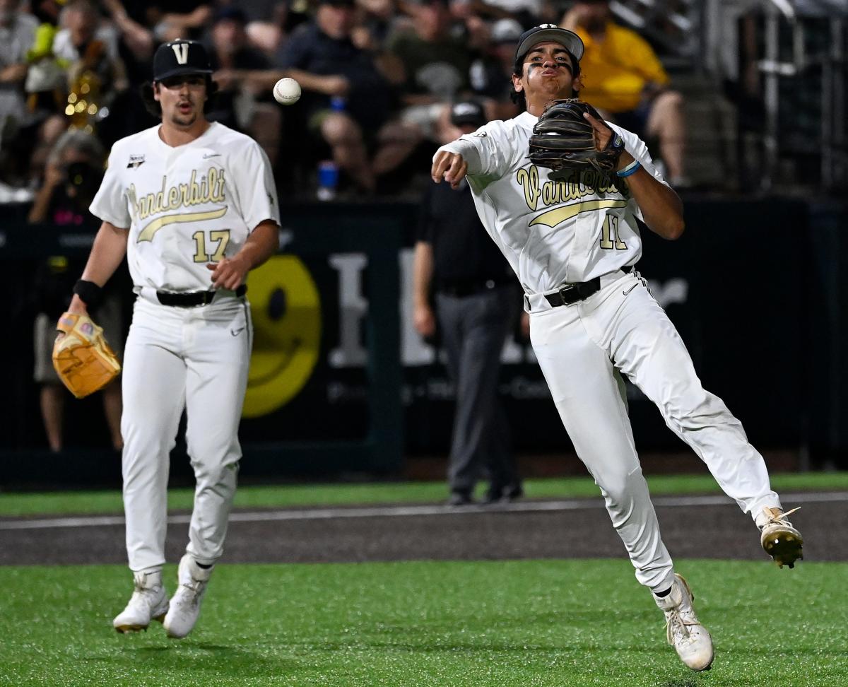 Oregon baseball beats Xavier winning the Nashville NCAA regional tournament