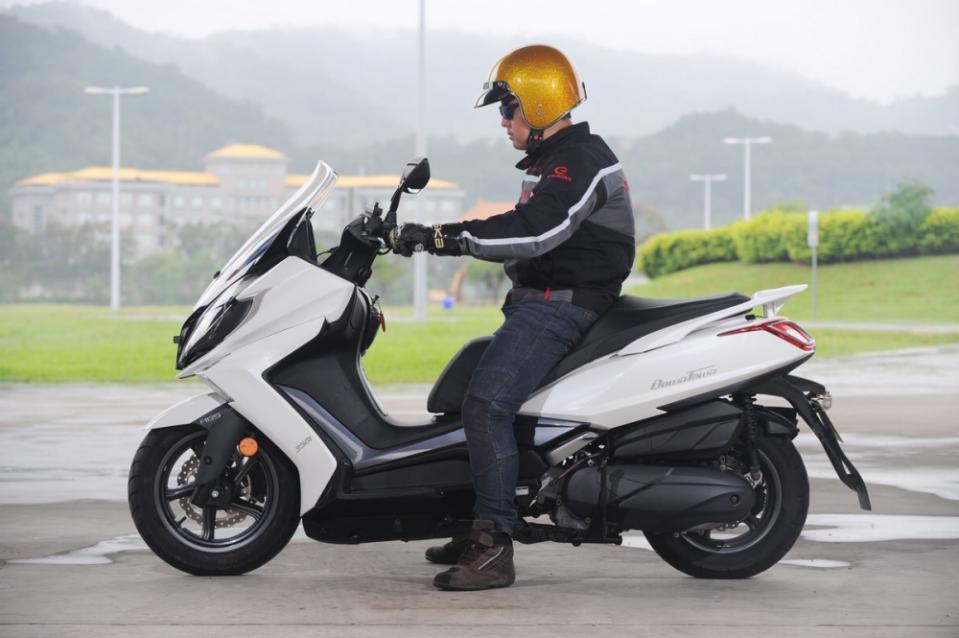 返攻台灣的三百壯士! KYMCO DOWNTOWN 350i ABS試乘報導