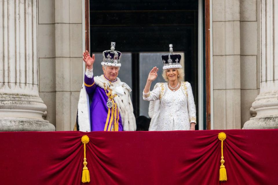 london, england may 06 king charles iii and queen camilla wave goodbye on the buckingham palace balcony during the coronation of king charles iii and queen camilla on may 06, 2023 in london, england the coronation of charles iii and his wife, camilla, as king and queen of the united kingdom of great britain and northern ireland, and the other commonwealth realms takes place at westminster abbey today charles acceded to the throne on 8 september 2022, upon the death of his mother, elizabeth ii photo by brandon bellgetty images