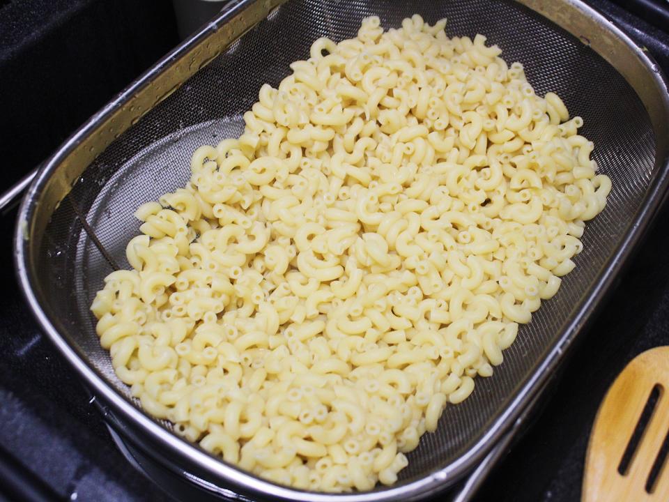 cooked macaroni noodles in a colander