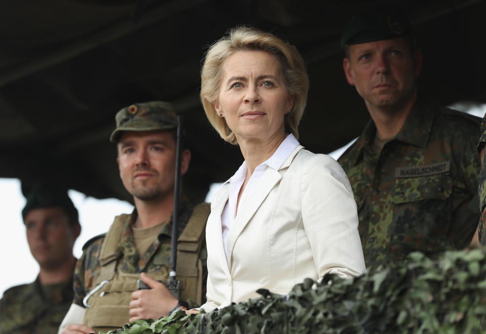 Als Verteidigungsministerin ist Ursula von der Leyen die Oberbefehlshaberin über die Bundeswehr. (Bild: Getty Images)