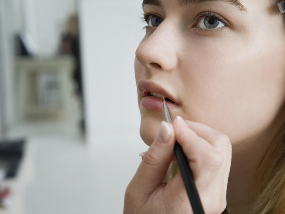 Un cours de maquillage ou de coiffure