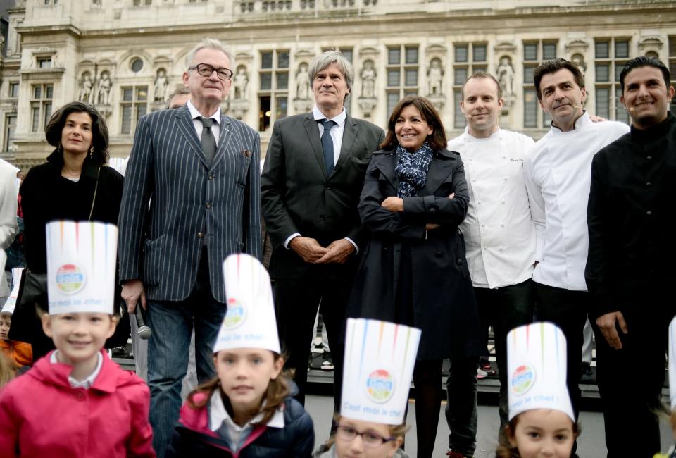 Stéphane Le Foll au côté d'Anne Hidalgo, lors de la semaine du goût en 2014 à Paris - Stéphane de Sakutin - AFP