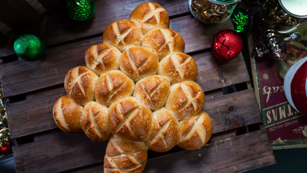 <p>Christmas Tree Pull-Apart Sourdough Bread at Disney California Adventure Park</p><p>Disney</p>