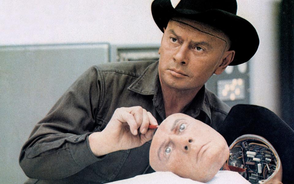 Yul Brynner in Westworld - Alamy