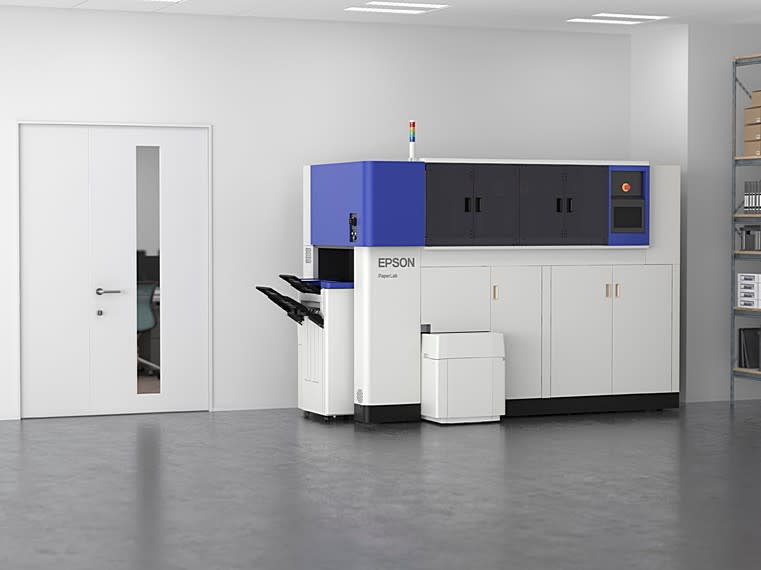 ▲Epson PaperLab紙張再造機，可以用1分鐘14張、8小時6720張的產能，利用廢紙原料產出A4尺寸新紙。