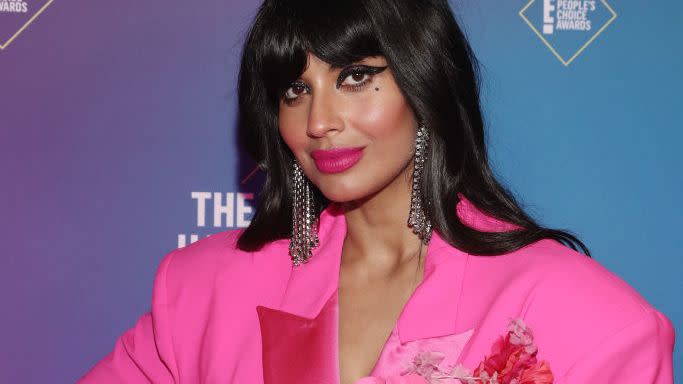 jameela jamil 2020 e people's choice awards backstage