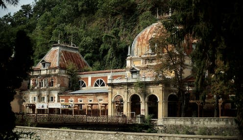 <span class="caption">Neptune Baths in Romania.</span> <span class="attribution"><a class="link " href="https://flickr.com/photos/swithuncrowe/52348941800/" rel="nofollow noopener" target="_blank" data-ylk="slk:swithuncrowe/flickr;elm:context_link;itc:0;sec:content-canvas">swithuncrowe/flickr</a>, <a class="link " href="http://creativecommons.org/licenses/by-sa/4.0/" rel="nofollow noopener" target="_blank" data-ylk="slk:CC BY-SA;elm:context_link;itc:0;sec:content-canvas">CC BY-SA</a></span>