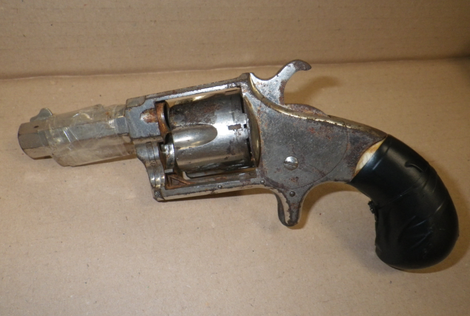 The revolver found in the car (Met Police)