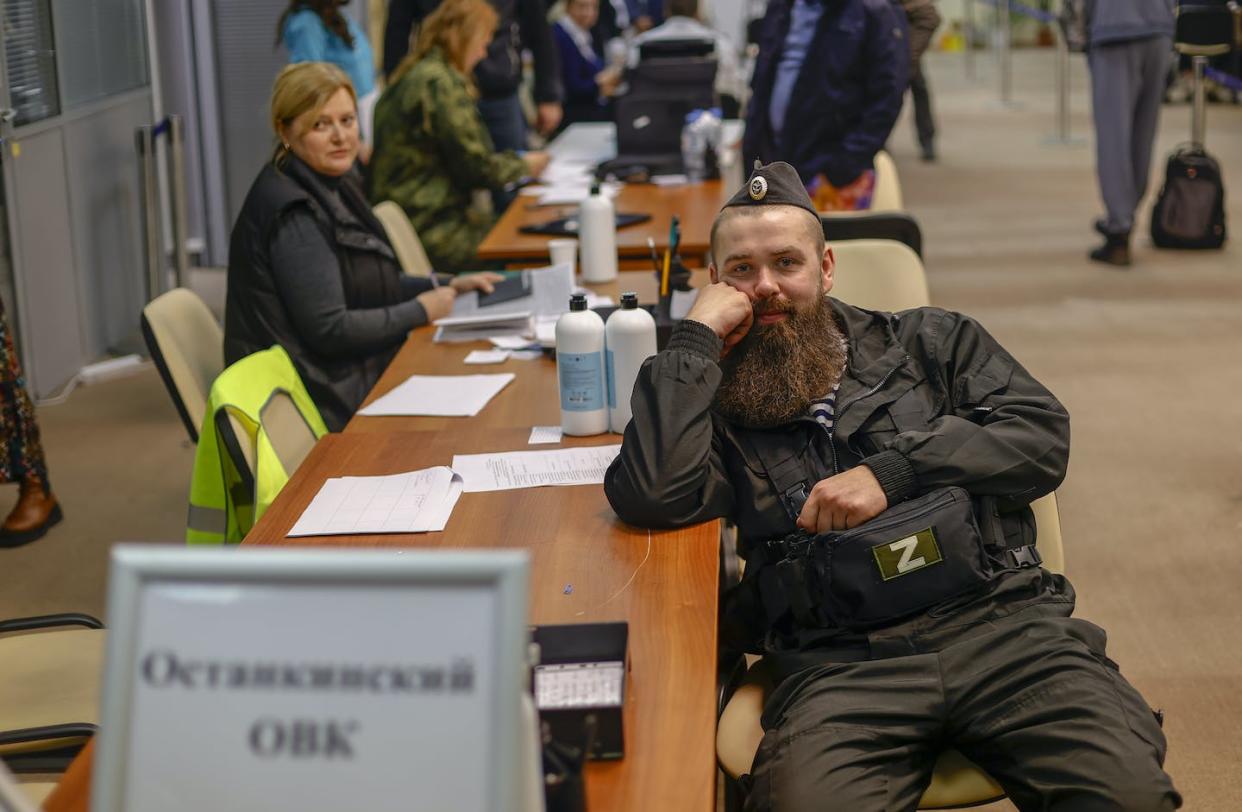 A Russian citizen being called up for duty. <a href="https://www.gettyimages.com/detail/news-photo/russian-citizens-are-being-sent-to-their-units-after-news-photo/1243596949?adppopup=true" rel="nofollow noopener" target="_blank" data-ylk="slk:Sefa Karacan/Anadolu Agency via Getty Images;elm:context_link;itc:0;sec:content-canvas" class="link ">Sefa Karacan/Anadolu Agency via Getty Images</a>