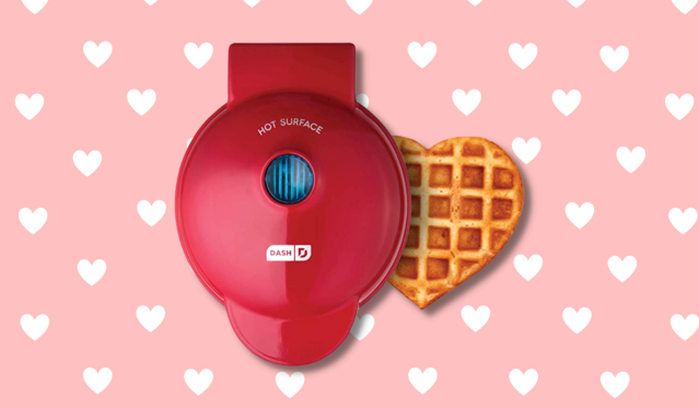 Dash Mini Star Waffle Maker + Reviews