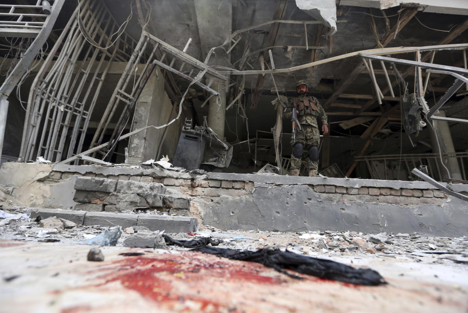 <p>An Afghan security guard stand inside a bank after suicide bombing in Kabul, Afghanistan, Tuesday, Aug. 29, 2017. (Photo: Rahmat Gul/AP) </p>