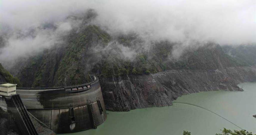 鋒面過境德基水庫集水區，水位止跌回升約10公分。（圖／和平分局提供／中國時報王文吉台中傳真）