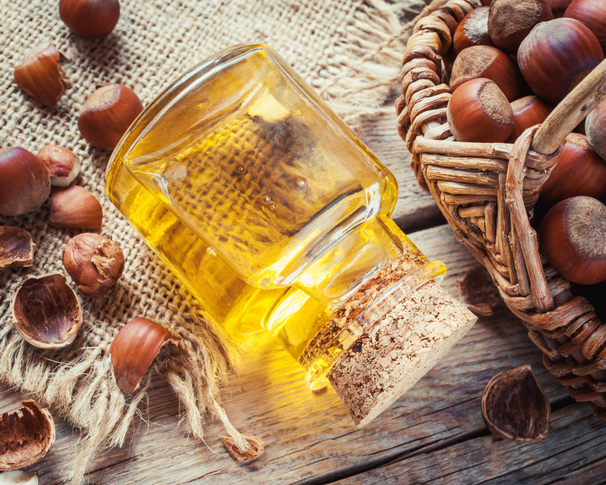 L'huile de noisette est excellente pour la peau, les cheveux et le corps de manière générale. (Photo : Getty Images)