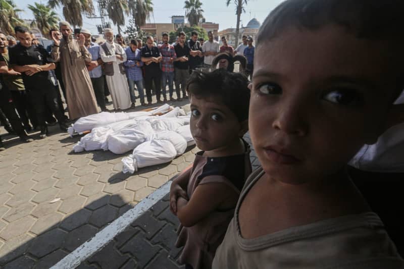 Relatives of the Palestinians killed in Israeli attacks, perform funeral prayer after they received the dead bodies from the morgue of Al-Aqsa Hospital for burial in Deir El-Balah. Omar Ashtawy/APA Images via ZUMA Press Wire/dpa