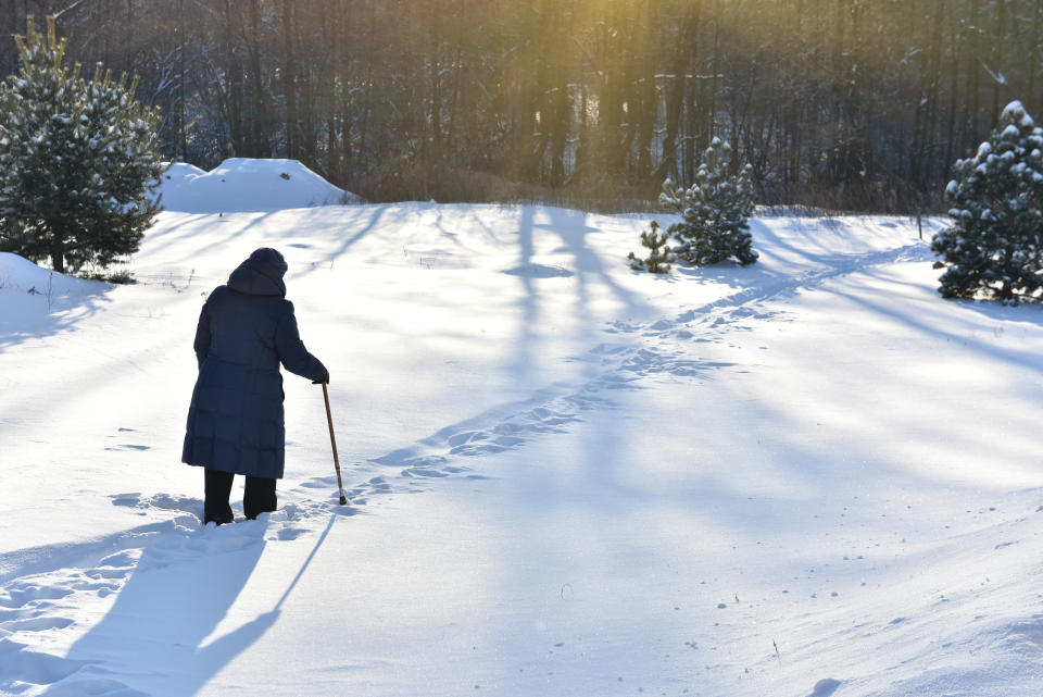 Une nonagénaire parcourt 10 km à pied dans la neige pour se faire vacciner contre le Covid