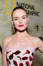 <p>Bosworth can do no wrong in our beauty book! Here, the actress matches lip color to her strapless dress and pairs it with just enough blush. (Photo: Getty Images) </p>