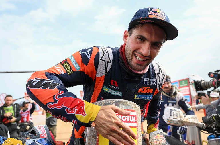 La felicidad de Kevin Benavides, que ganó el Dakar de arremetida en Arabia Saudita