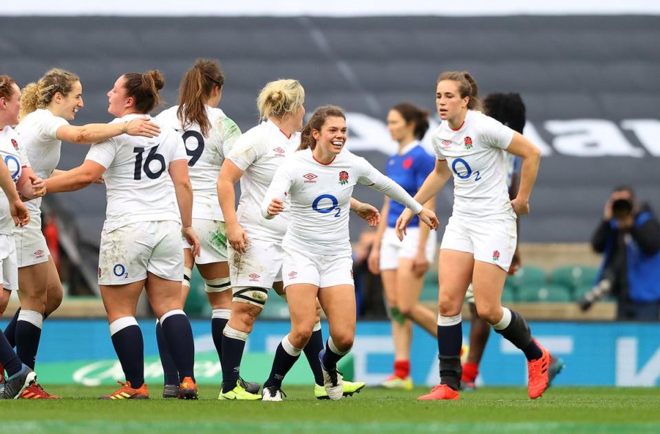 Helena Rowland (centre) could end up kicking from the tee for England during the championship (Getty Images)