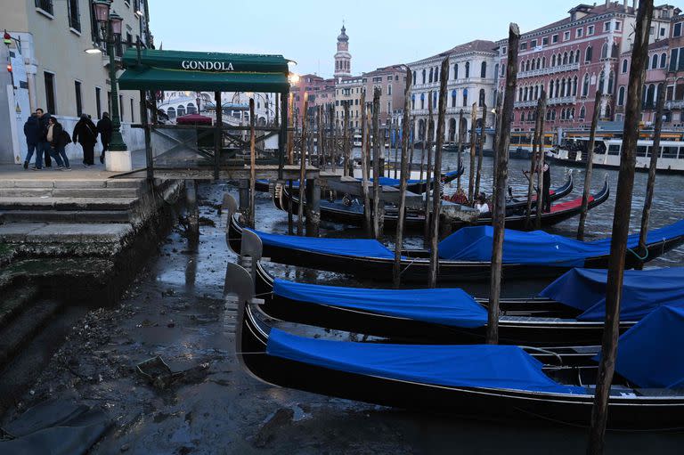 Venecia; sequía; marea Baja; mundo; góndola