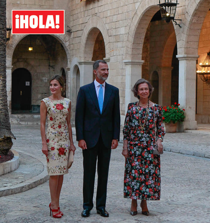 Los Reyes Felipe y Letizia con doña Sofía