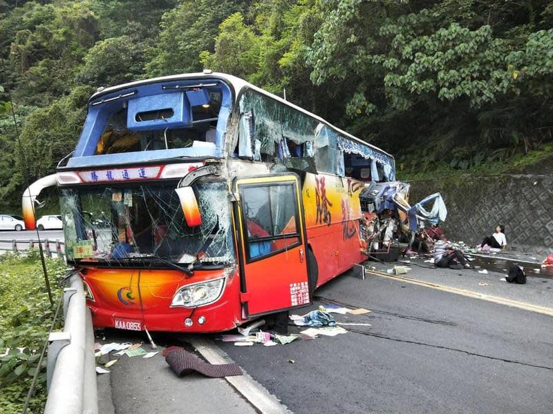 蘇花車禍造成6人喪生，最年輕的呂姓死者年僅21歲。 （消防局提供）