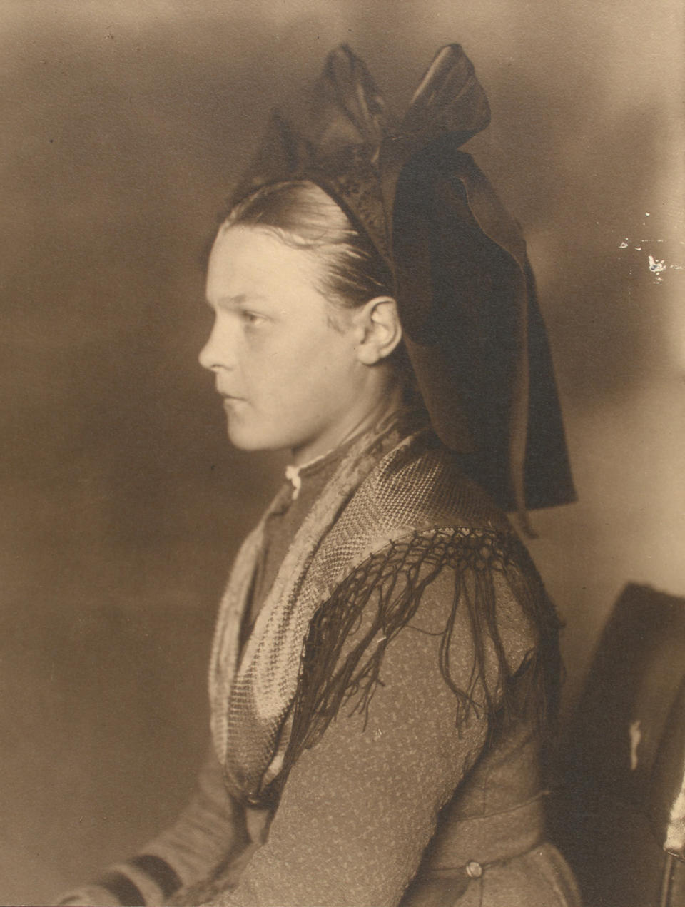 <p>Alsace-Lorraine girl, 1906. (Photograph by Augustus Sherman/New York Public Library) </p>