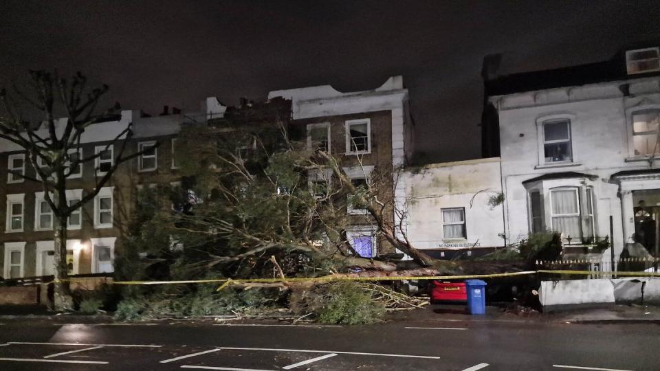 Unwetter sorgen für Chaos in Großbritannien und Frankreich. (Bild: dpa)