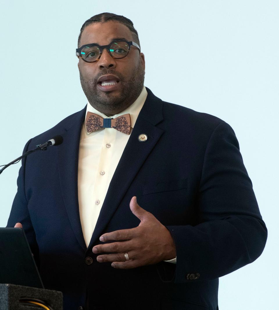 Dr. Joe Savage, U.S. Interagency Council on Homelessness, provides city and county leaders with federal data on homelessness during a joint workshop at the Bayview Center on Tuesday, May 9, 2023. 