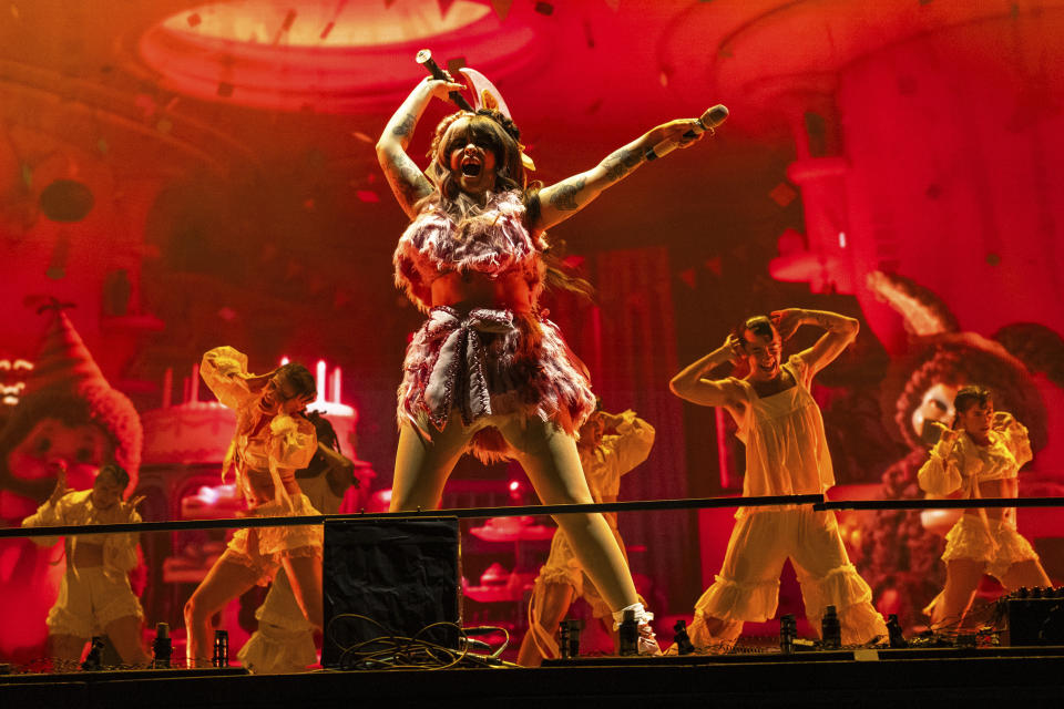 Melanie Martinez se presenta en el Festival de Música y Artes Bonnaroo, el sábado 15 de junio de 2024, en Manchester, Tennessee. (Foto de Amy Harris/Invision/AP)