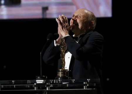 Casting director Lynn Stalmaster accepts his Honorary Award at the 8th Annual Governors Awards in Los Angeles, California, U.S., November 12, 2016. REUTERS/Mario Anzuoni