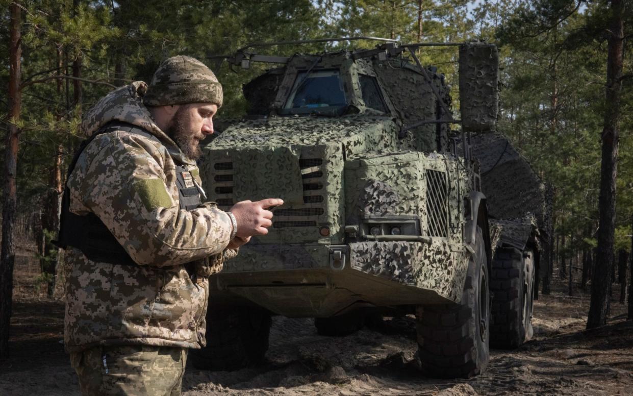 Mobile phones are helping to protect Ukraine from Russian drone attacks