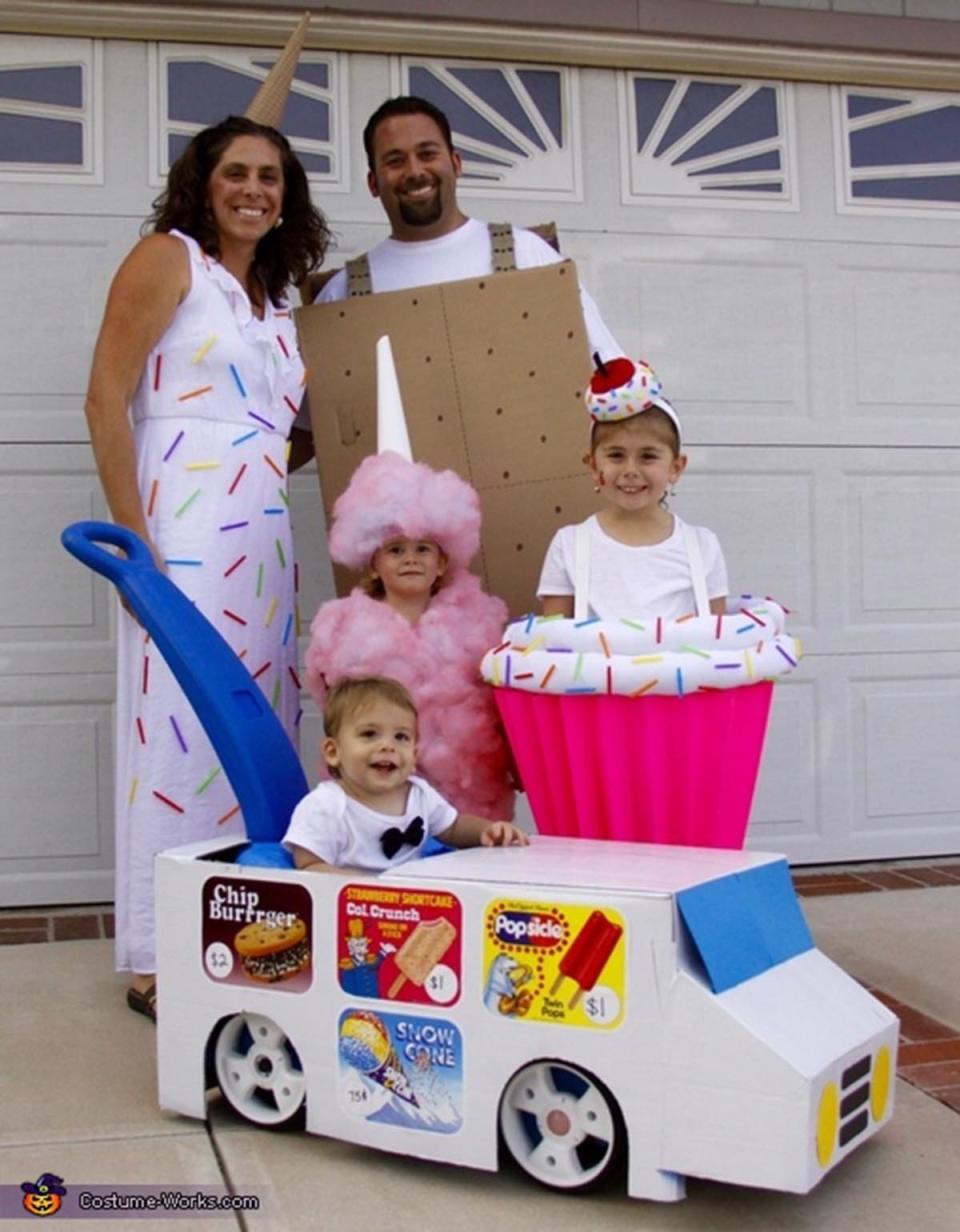 Via <a href="http://www.costume-works.com/costumes_for_families/sweet-family.html" target="_blank">Costume Works</a>
