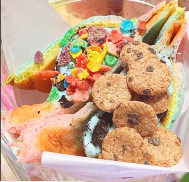 Photo: Rainbow Ice-cream Planet Bun by Fairy Puff Official (Photo: Instagram)