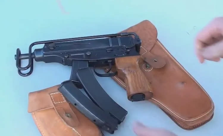 捷克布爾諾兵工廠生產的「蠍式全自動手槍VZ61」。翻攝自YT頻道「輕武視界」